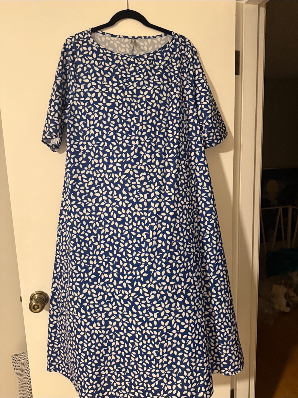 Blue and White Floral Shift Dress‎